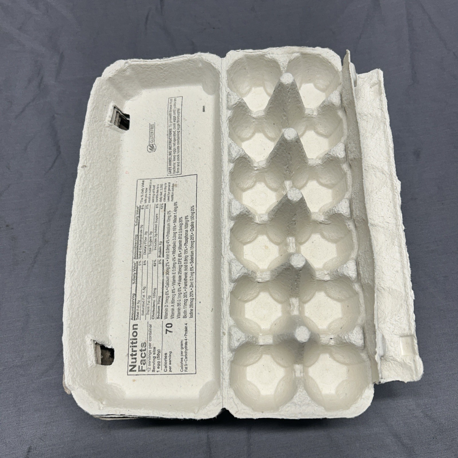 CARDBOARD, FOAM, PLASTIC CLEAN USED EGG CARTONS HOLDS 1 DOZEN EGGS (LOT OF 20)