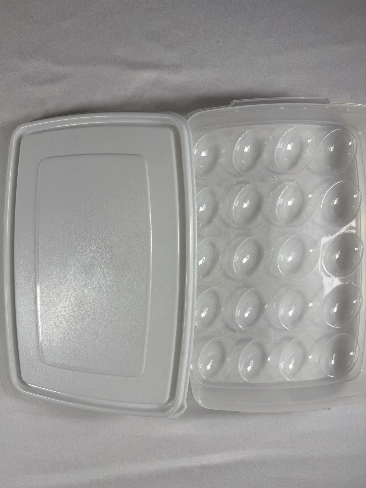 Rubbermaid Servin’ Saver #7 Deviled Egg Keeper Container White Lid
