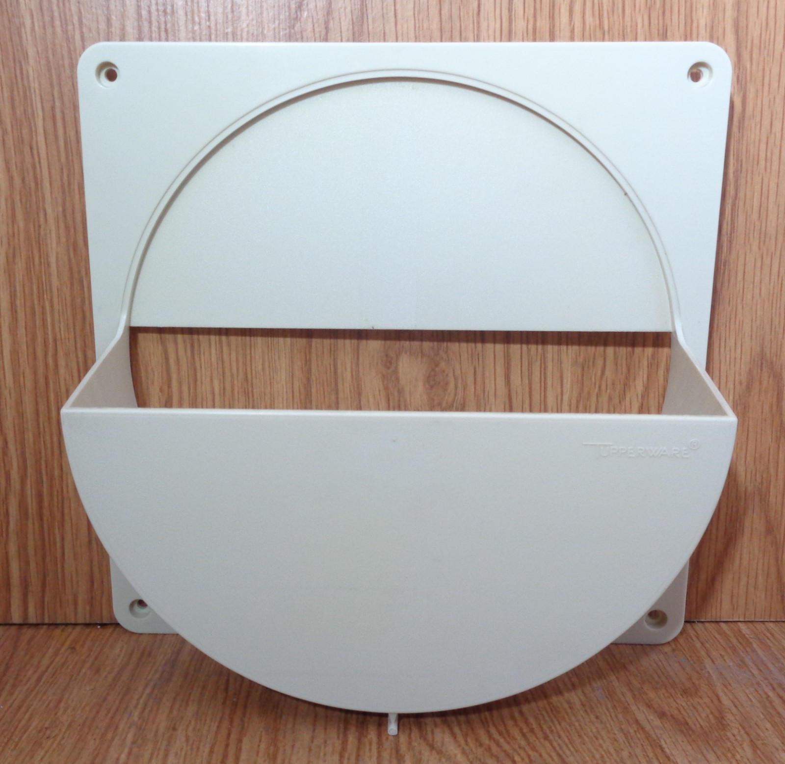 Tupperware Almond Wall or Door Mount Lid Holder For 7 1/8″ or Smaller Lids