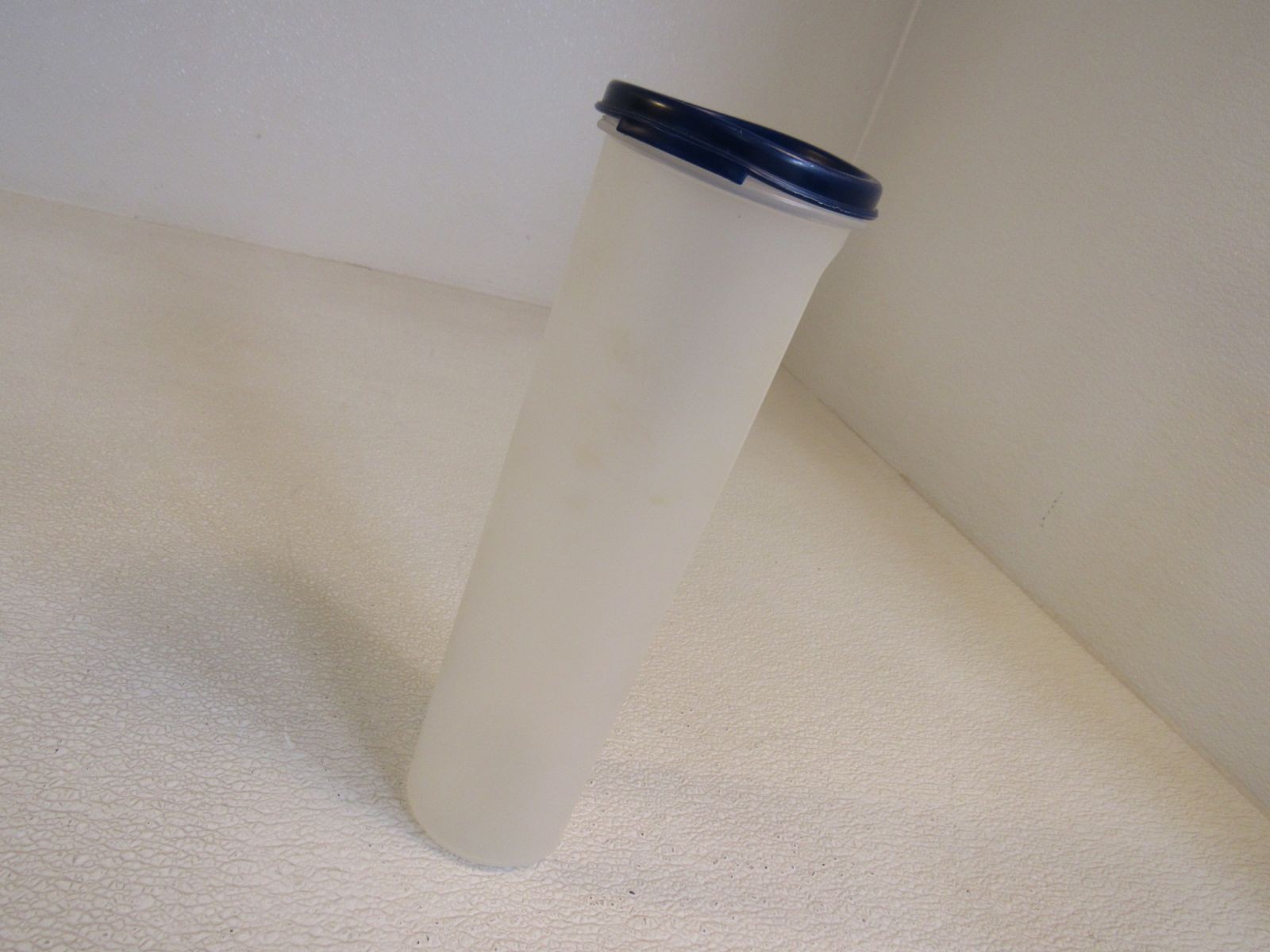 Tupperware Spaghetti Dispenser Modular Mates Frost/Navy 4-3/4-C 1.1-L 1661-8