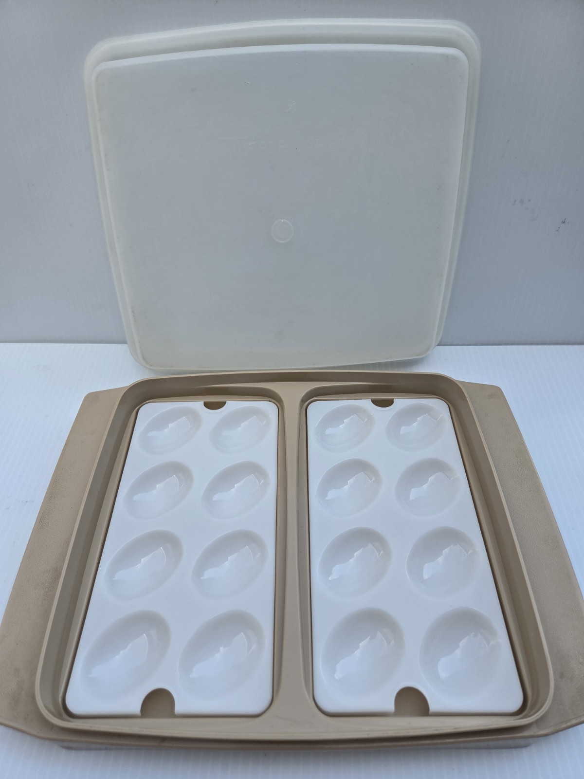 VNTG Tupperware Deviled Egg Carrier #723-2 Almond Color 4 Piece