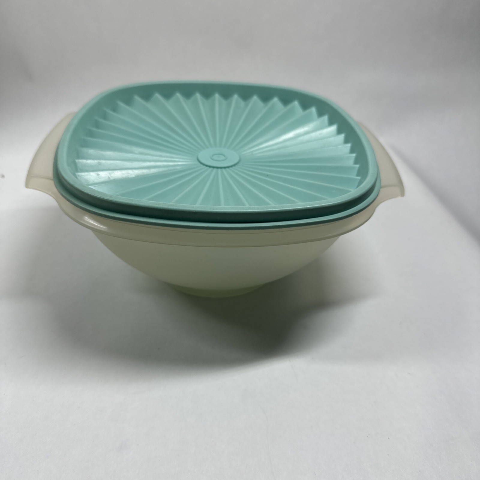 Vintage Tupperware Servalier Bowl 5.25 Cup Clear Bowl #838-16 Light Teal Lid