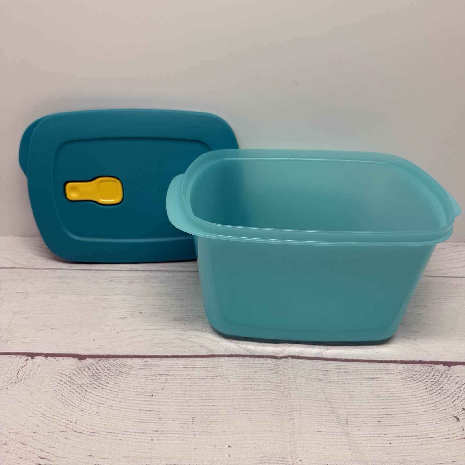 Tupperware Microwavable Crystal Wave Container 7365 Teal – 2.7L