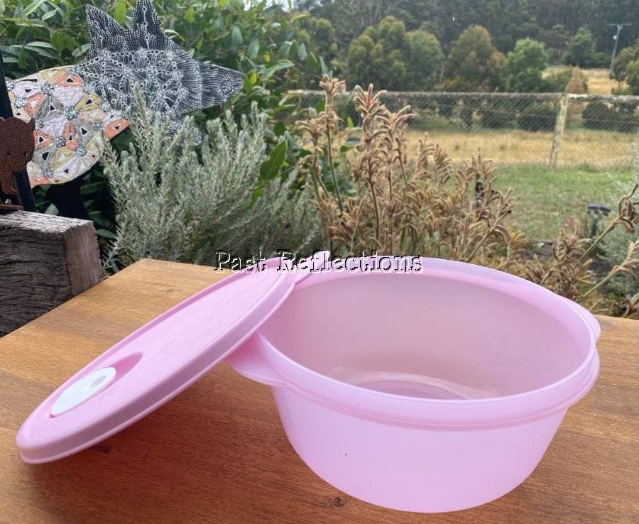 TUPPERWARE CRYSTALWAVE 1.5L VENT SERVE MICROWAVE BOWL BABY PINK