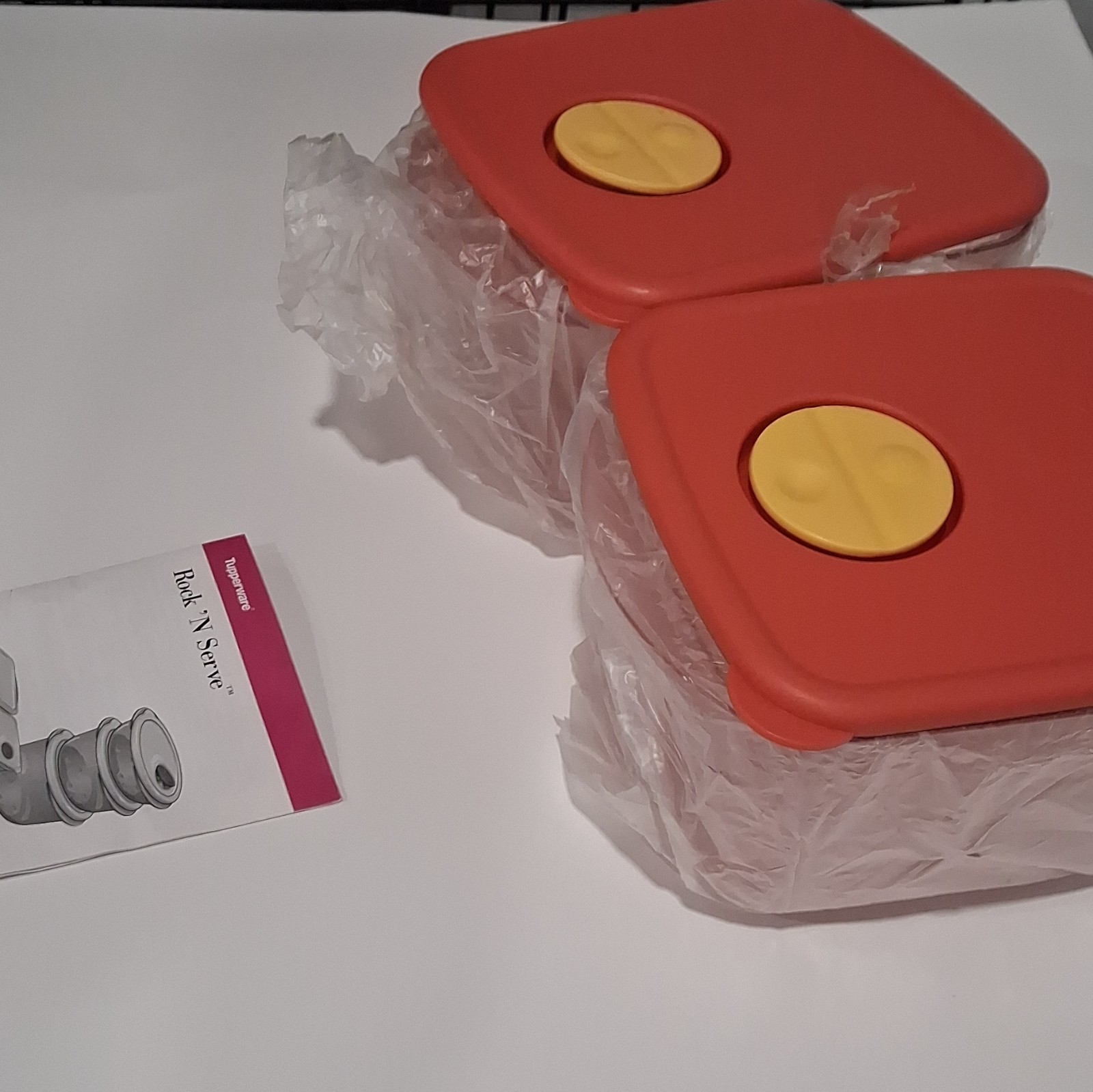 Rock ‘N Serve Square 1.4L 2pc Set w/ Vented Lids Red/Yellow