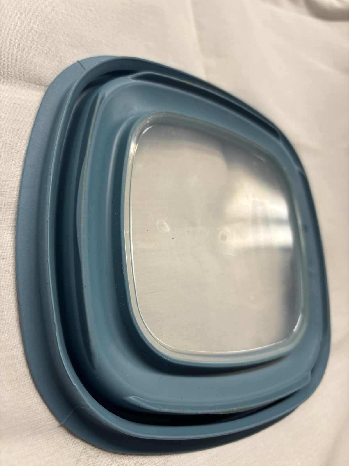 Lot Of 2 -Rubbermaid Storage Container Replacement Lids Only 10M3M4 Teal Blue 7″