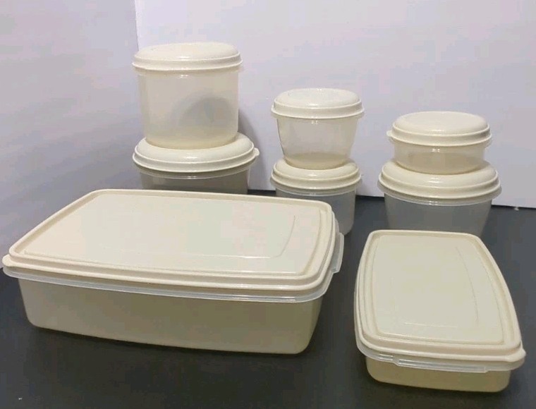 Vintage Rubbermaid Servin’ Saver Containers w/ Almond Lids 16 Pc Set