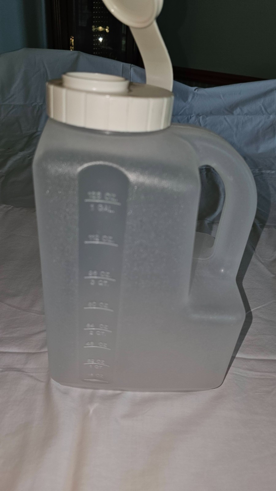 Rubbermaid Servin Saver 1 Gallon #0231 Flip Top Lid Price each 4 available