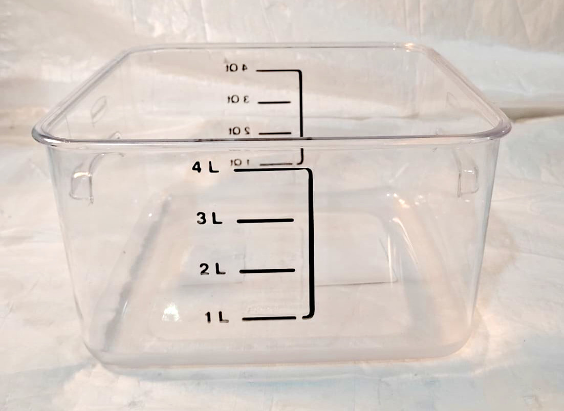 Rubbermaid Commercial Product,Space Saving Square Food Storage Container,4 Quart
