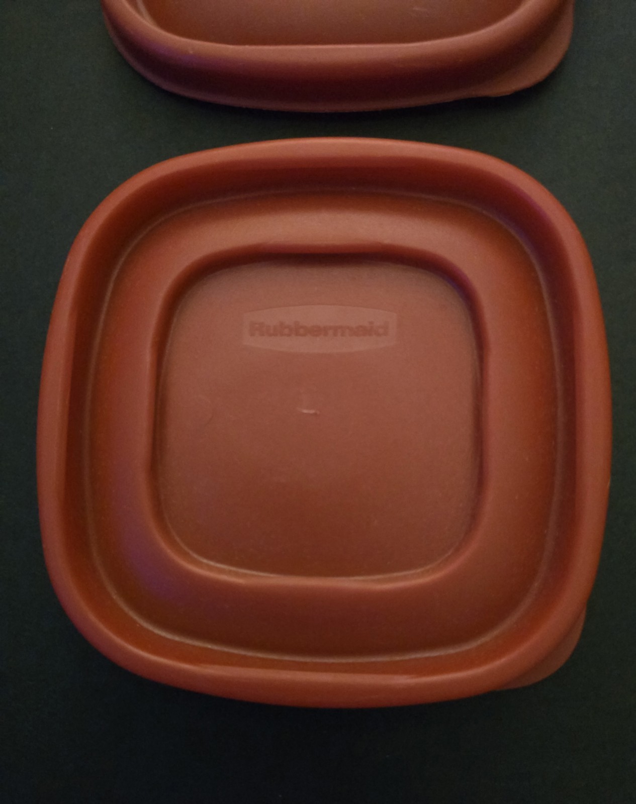 2 VTG Rubbermaid #7J58 Red Square Replacement Lids For Food Storage Containers