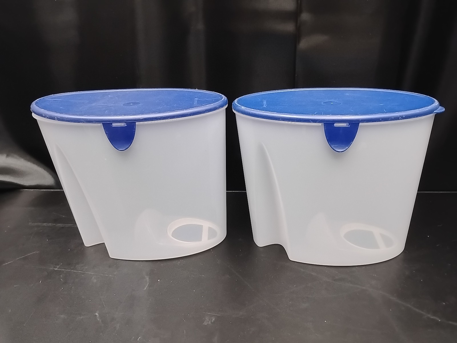 2 Tupperware tall double open oval first-in first-out 5 liter 4001A Blue