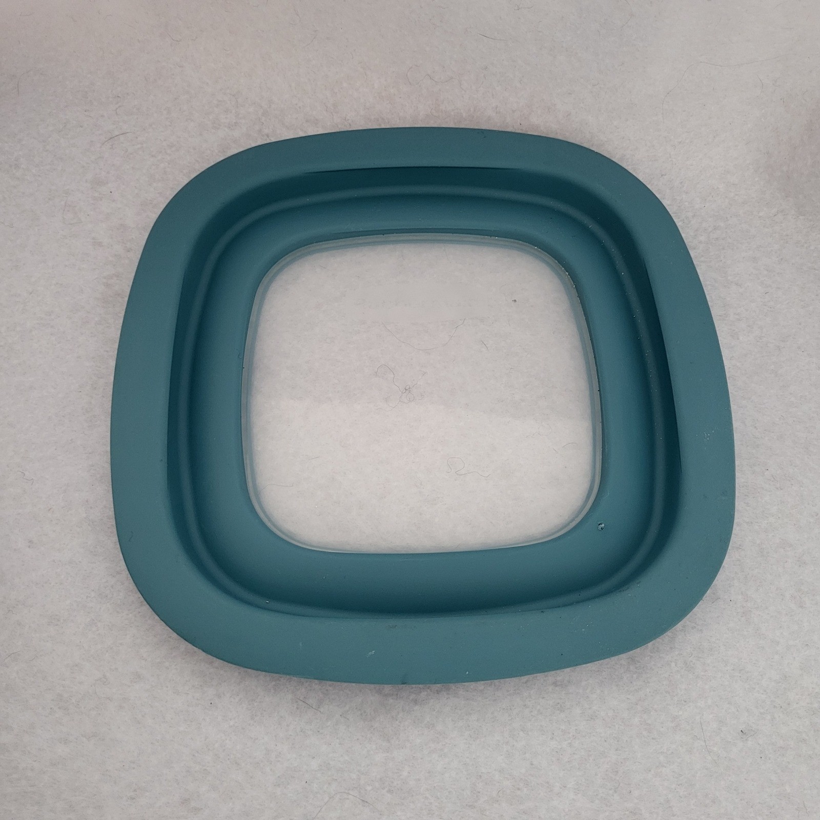 Rubbermaid Premier 10M3M4 Blue Square Replacement Window 7″ Container Lid