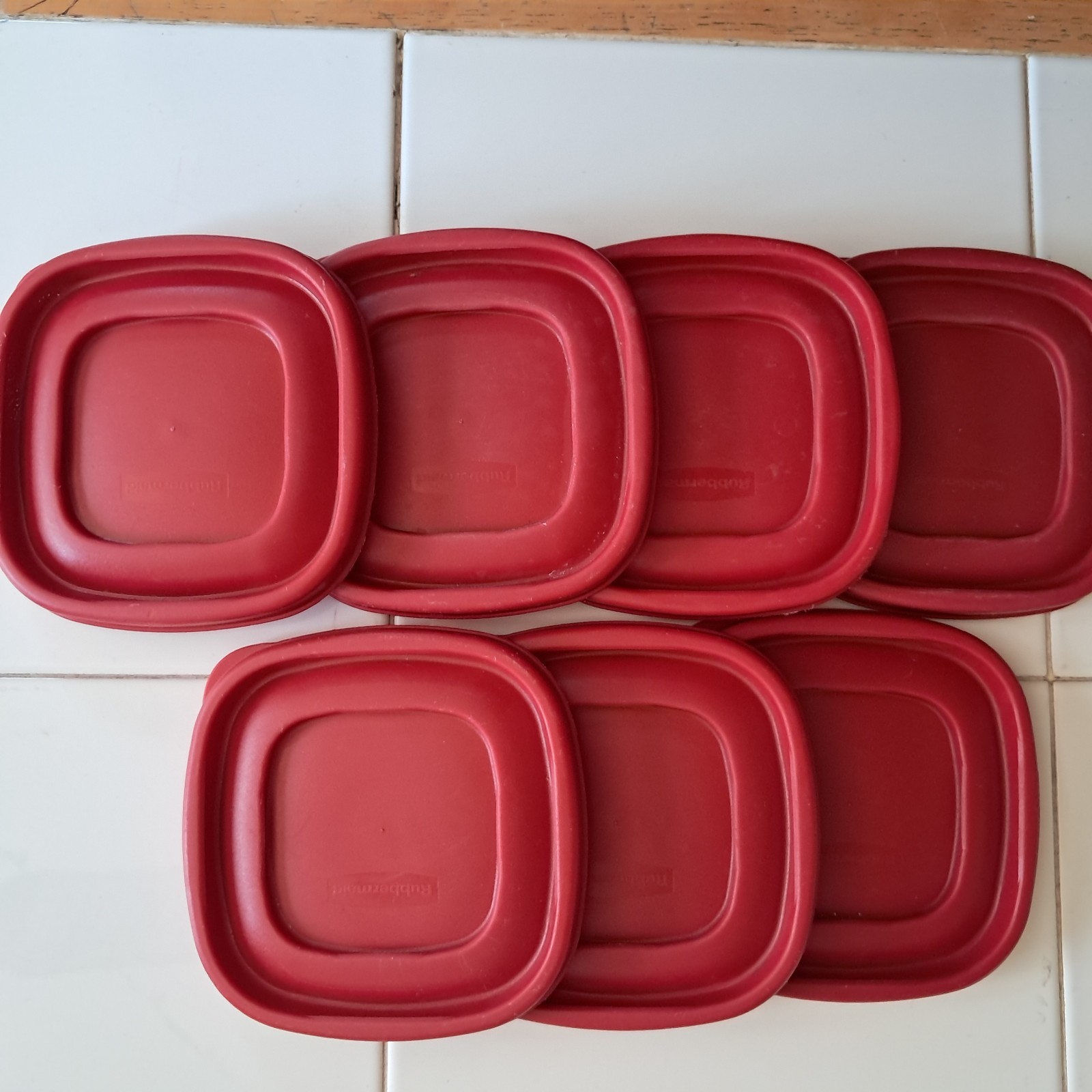 Lot of 7 – Rubbermaid Easy Find 7J58 Replacement Stackable Lids 4.5” Square Red