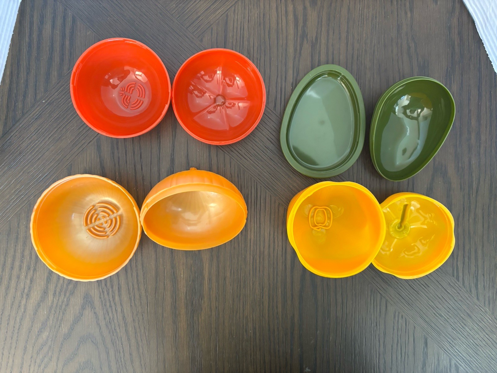 4 Hutzler Vegetable Food Storage Savers Onion Tomato Avocado Bell Pepper Keeper