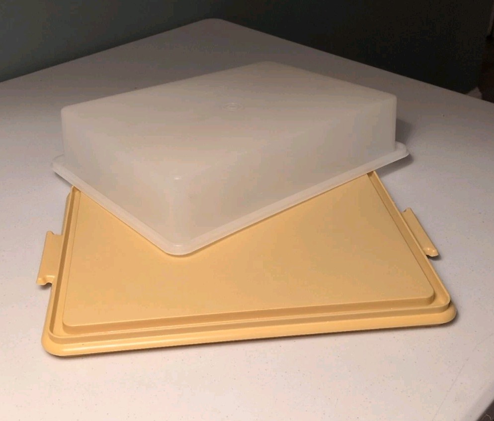 Vintage Tupperware 622-2, Harvest Gold, Cake And Food Container