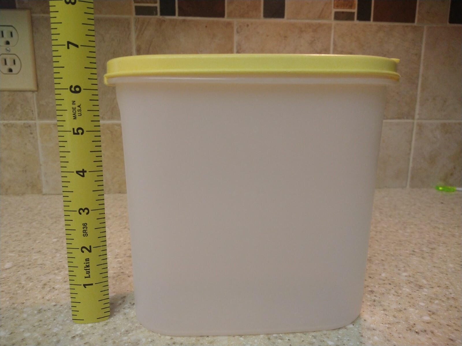 Tupperware Modular Mate Sheer 1613 w/Yellow Pour Lid 7 1/4 Cups Container 1.7l