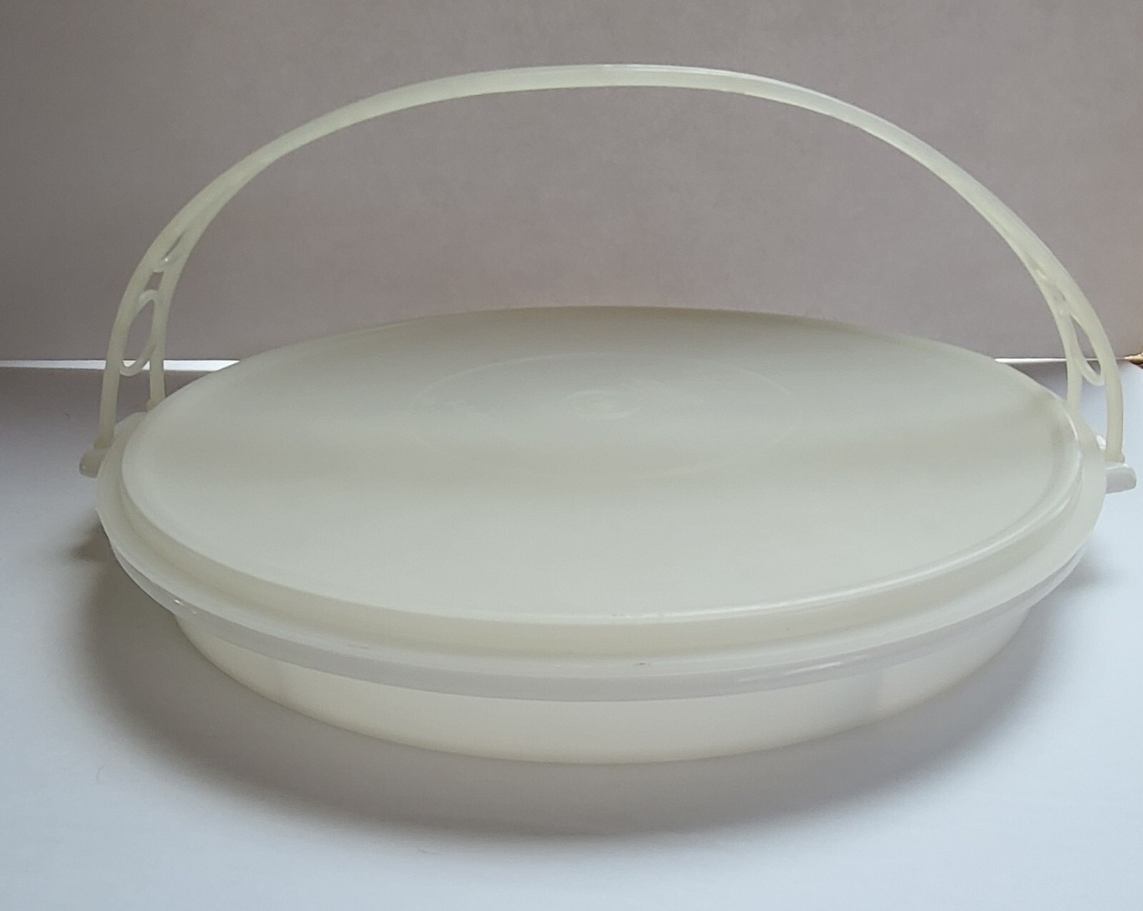 Vintage Tupperware Divided Veggie Tray Carrier with Lid & Handle White 405-1