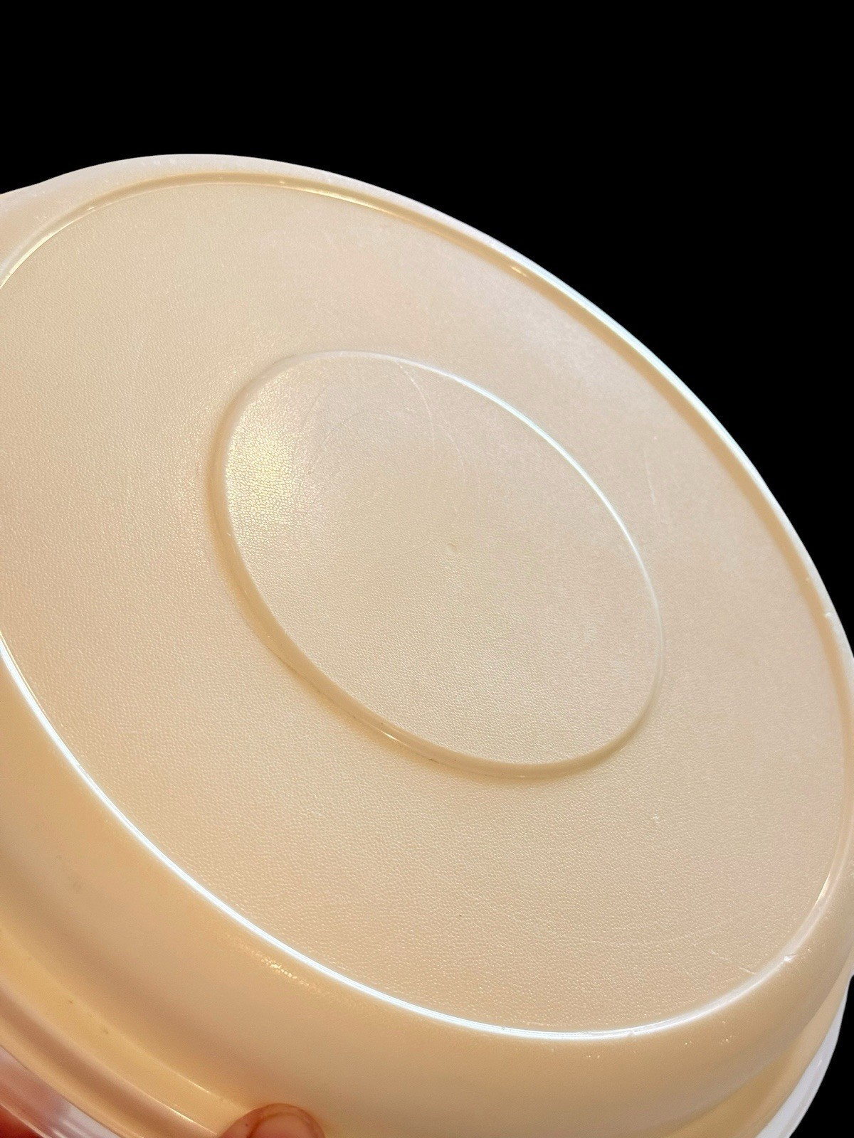 Rubbermaid Servin’ Saver # 5 22 Cup Almond Lid Storage Container Round Large