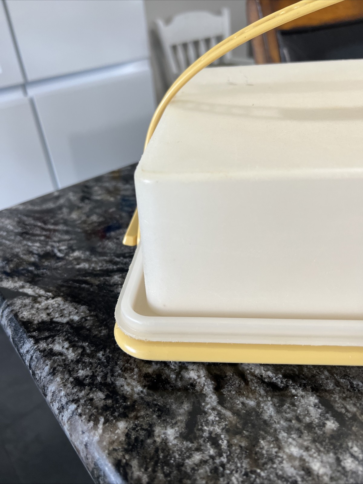 VTG Tupperware 9×13 Rectangle Sheet Cake Taker Carrier Handle Harvest Gold