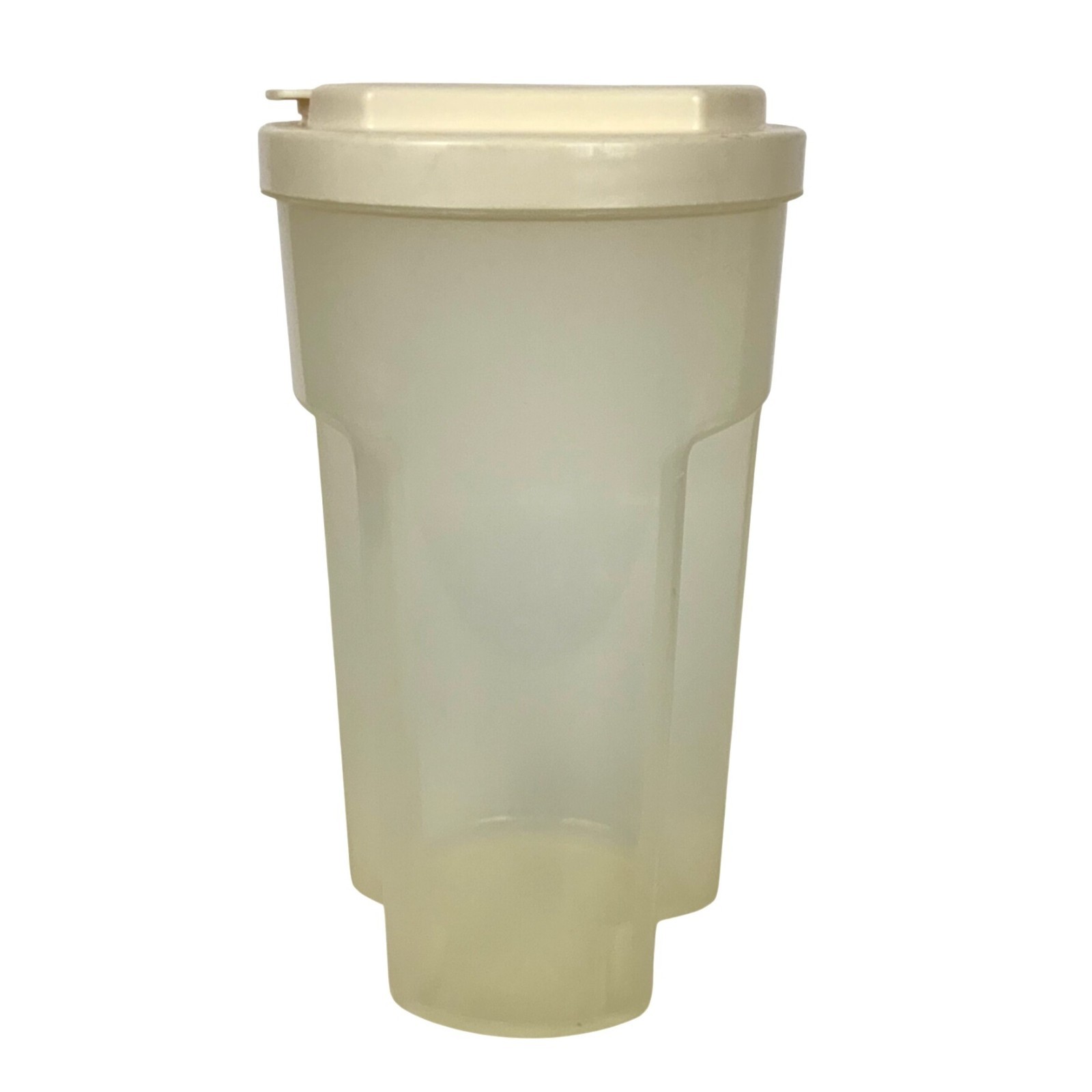 Rubbermaid Servin Saver 2 Qt 1.8 L Bottle Leak Proof Clear Container Almond Lid