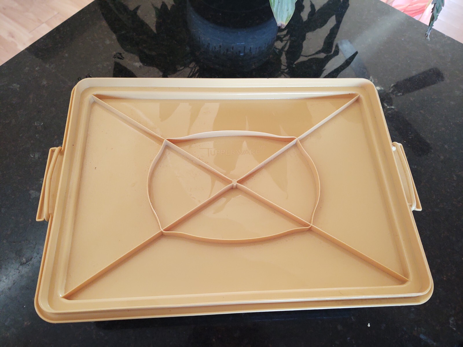 LARGE SHEET CAKE KEEPER CARRIER 3 PIECE SET 13 X 9 HARVEST GOLD TUPPERWARE