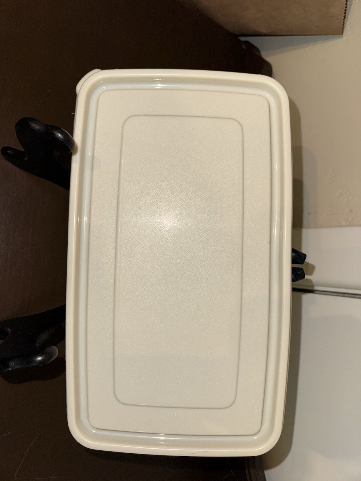 Rubbermaid Servin Saver & Easy To Find Lid #9 Almond Approx 6”x10.5”, See Pics