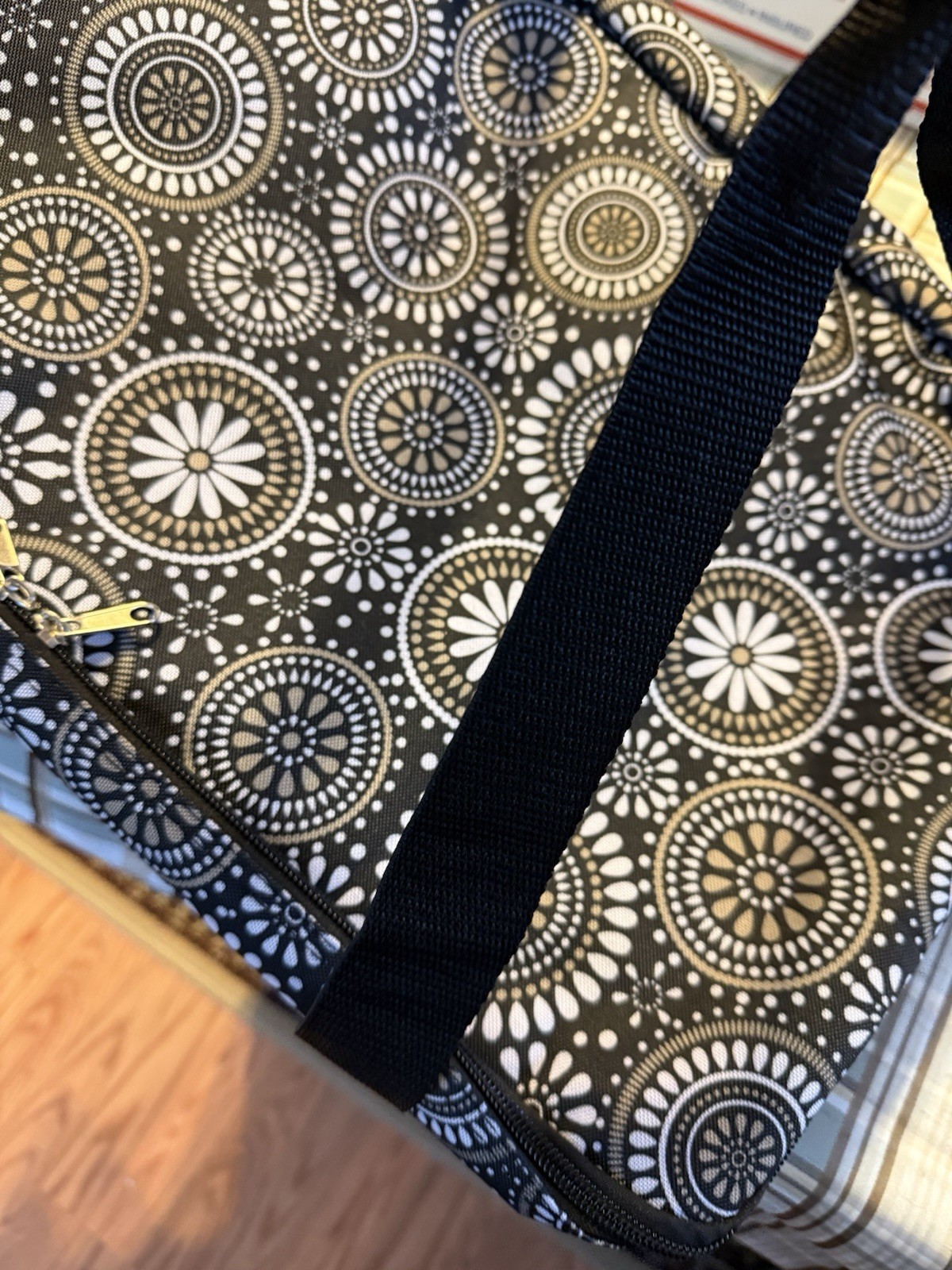 New Insulated Casserole Carrier Tote Thermal Travel Bag Black Medallion Handles