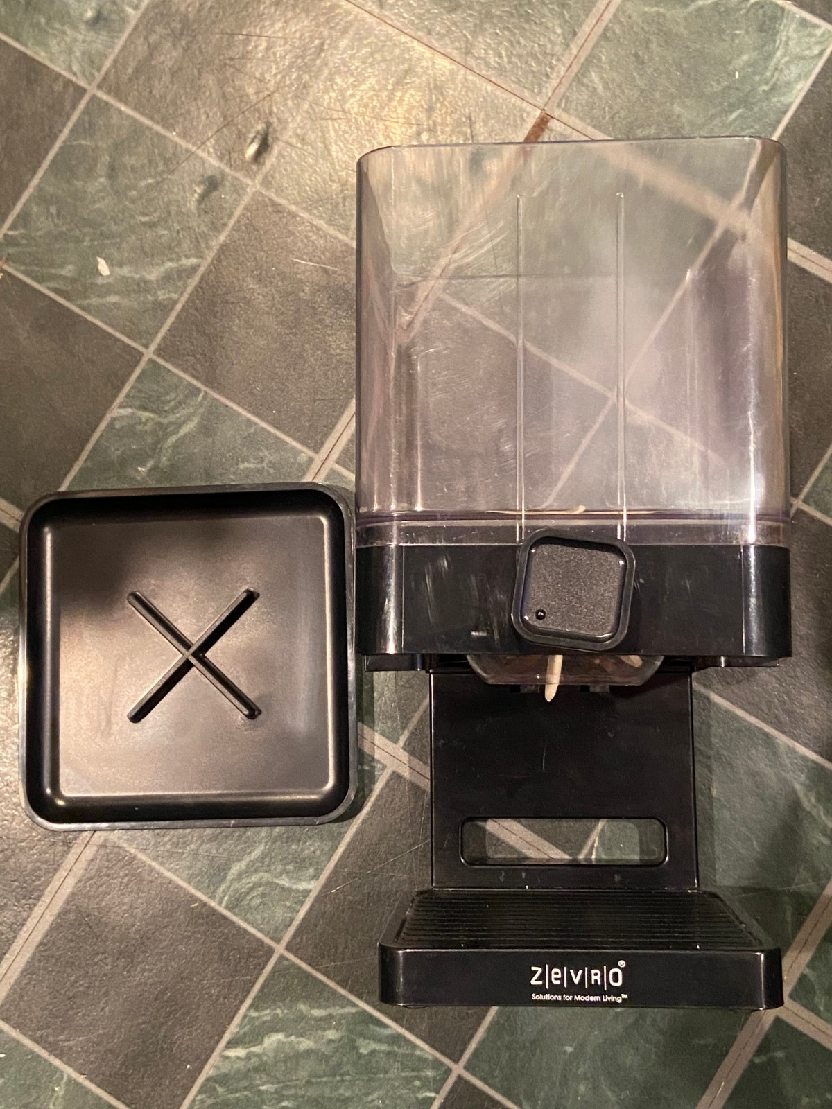 12.5″ Zevro SIngle Cereal Dispensor Black *Pre-Owned* n1