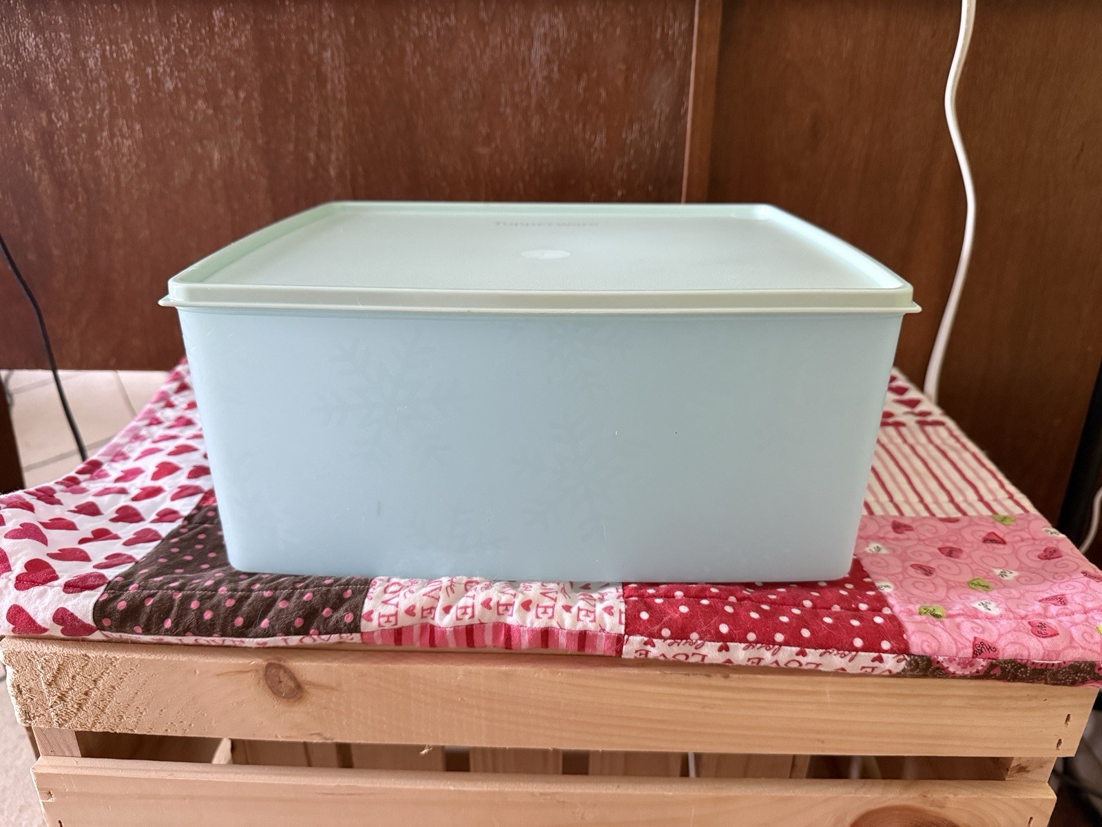 Tupperware Freeze It Plus Container Extra Large 6L/25 Cup Snowflake Blue