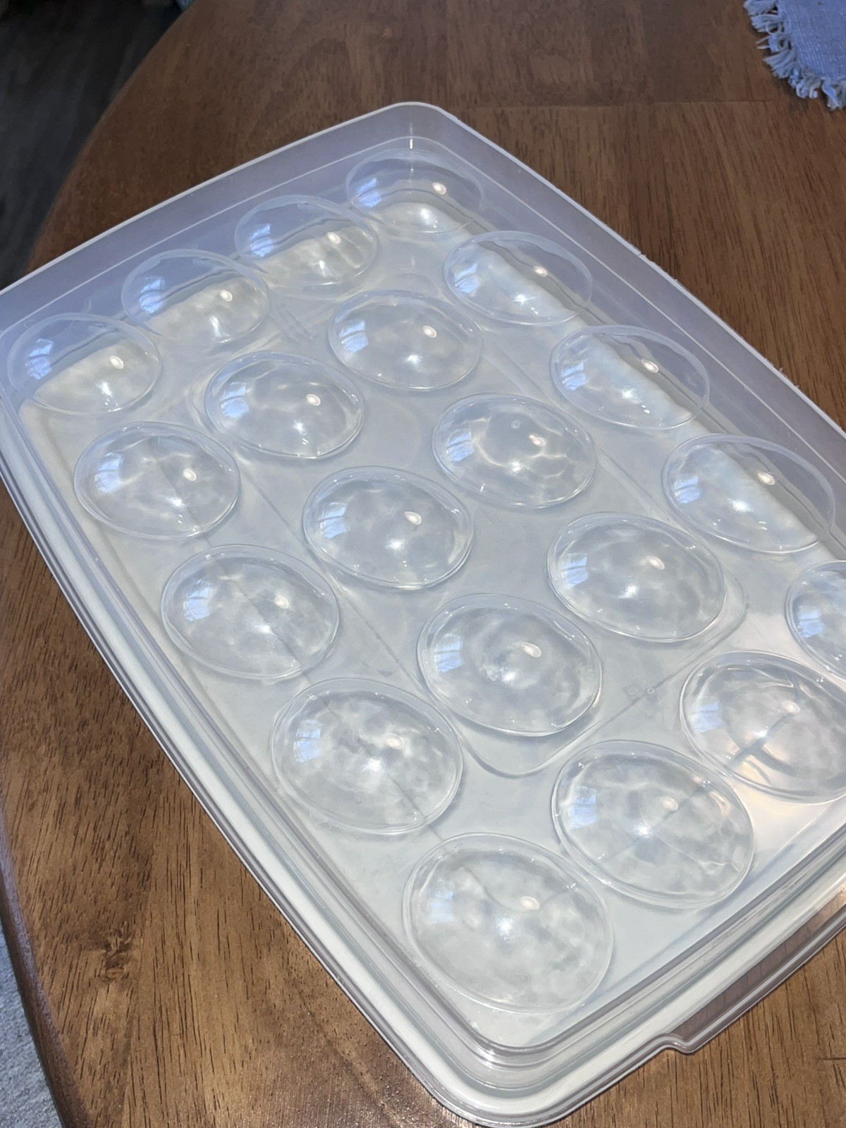 Rubbermaid Servin’ Saver Container #0070 #7 White Lid Deviled Egg Keeper USA
