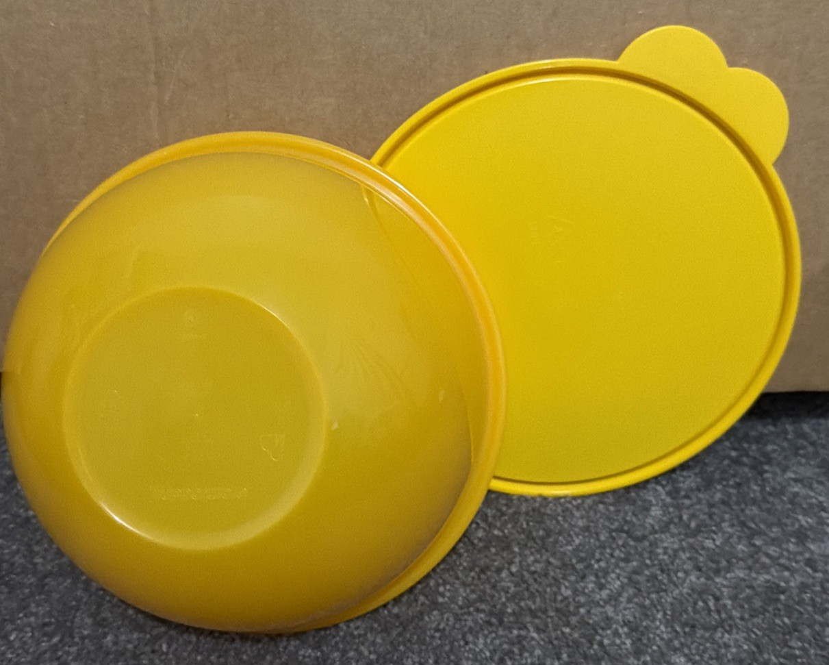 Tupperware Wonderlier Bowl & Seal 7.1/2 Cup Mixing bowl Bright Yellow New Sale !