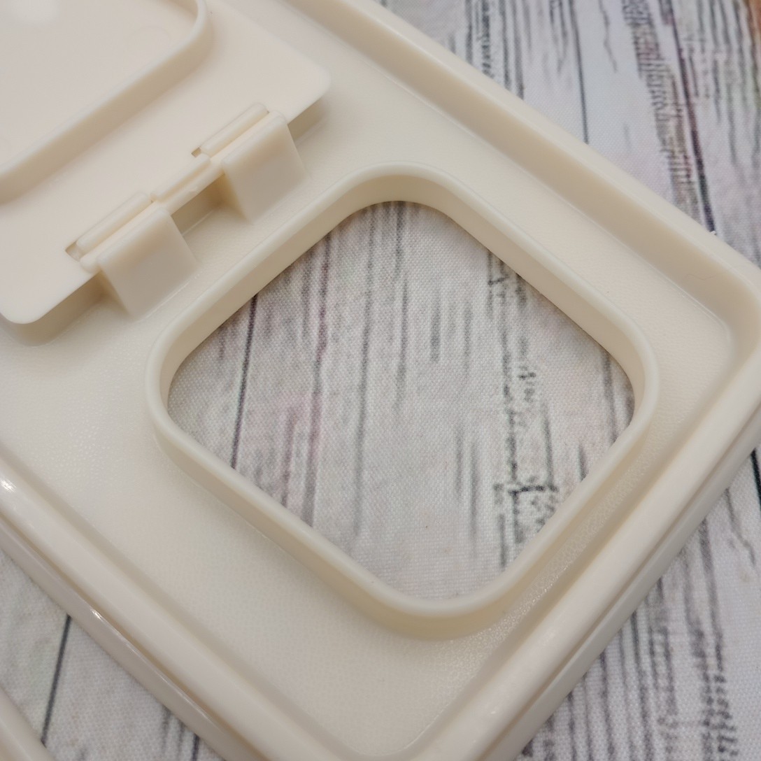 Rubbermaid Servin Saver 0089 #3 Cereal Keeper Almond Flip Top Lid Vtg Lot of 2
