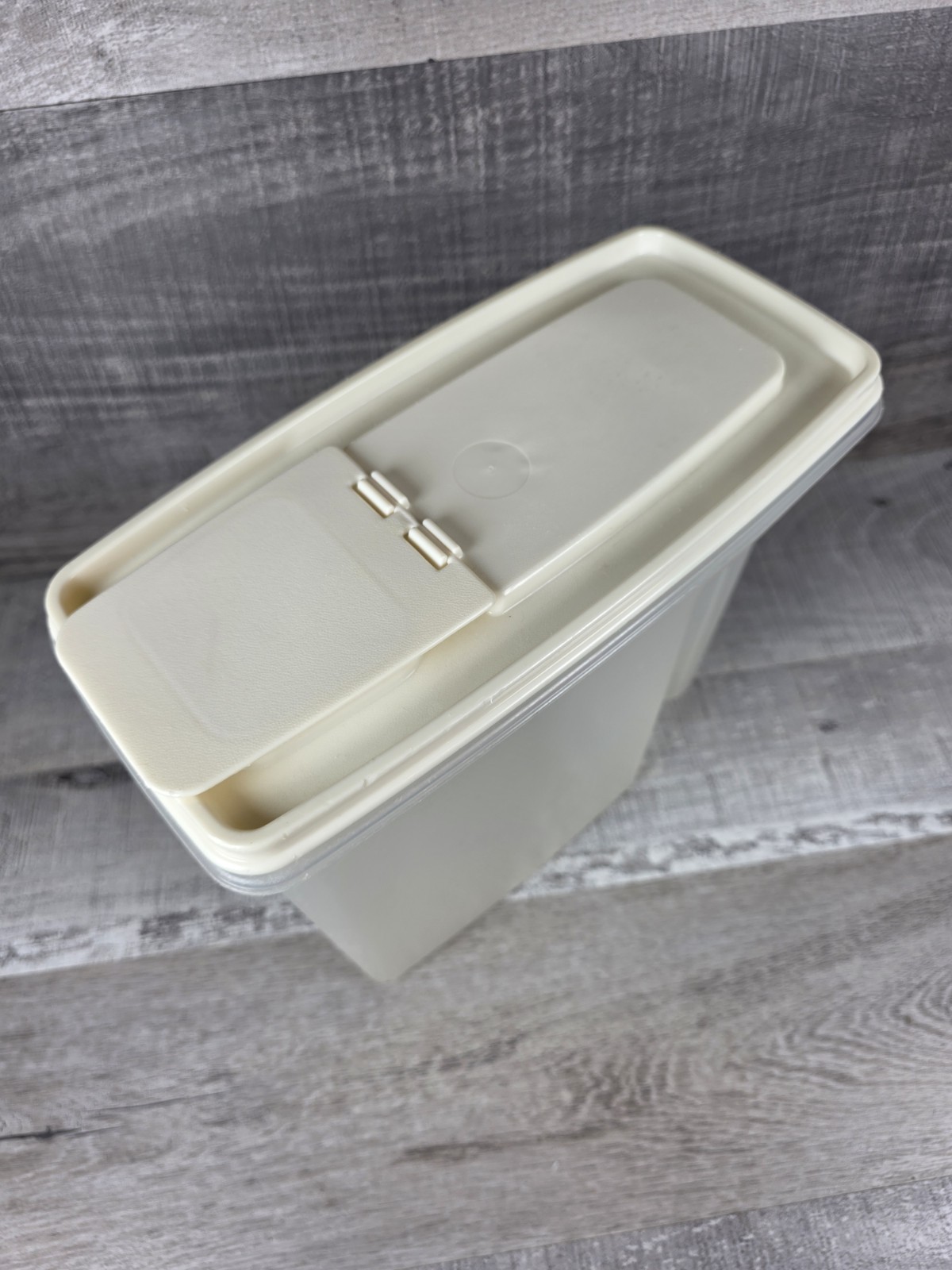 Vtg Rubbermaid Servin Saver 21 C/ 1.3 Gal / 5.0L Dry Food Storage Container b30