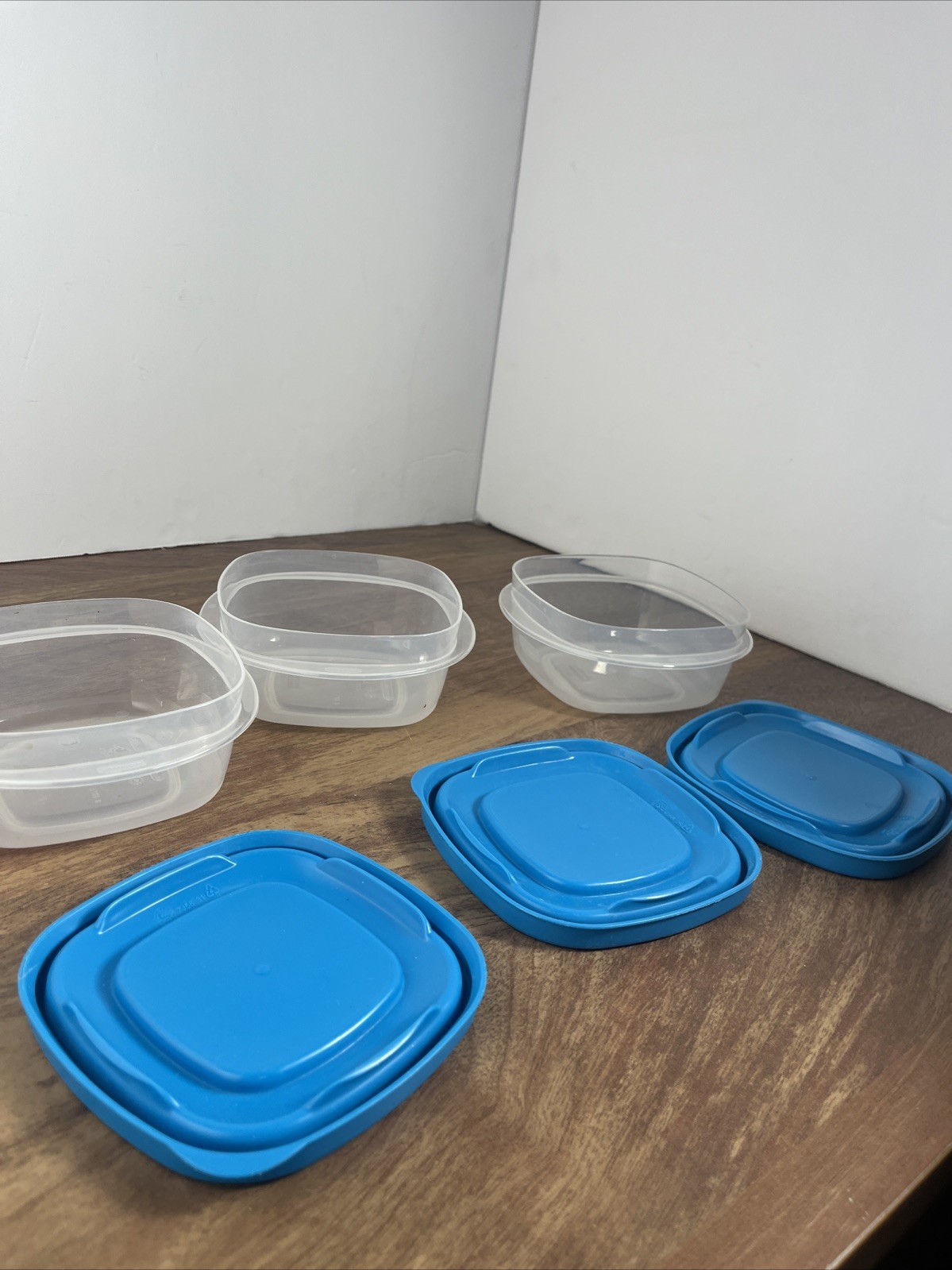 3 Pack 1.25 Cup Rubbermaid Containers W/ Blue Lids 4×4”