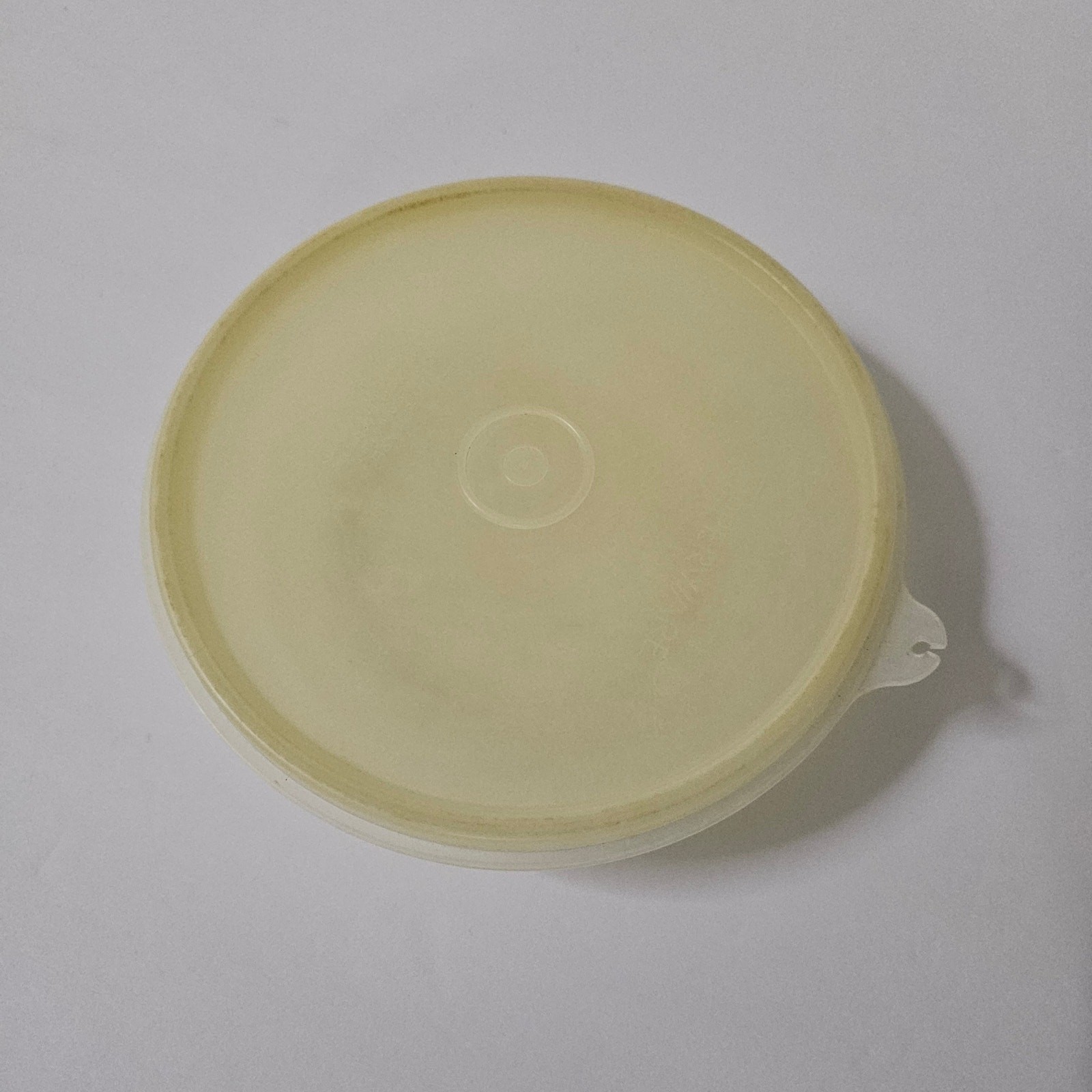 Vintage Tupperware Cereal Bowl 155-36 and lid 227-44