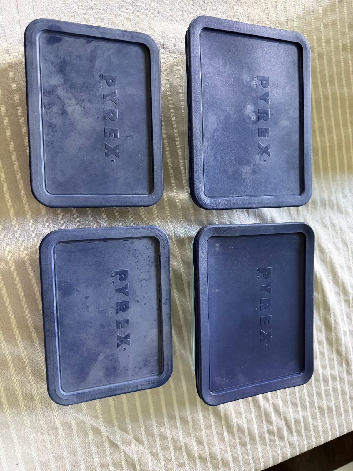 Pyrex glass storage containers with lids 4 Pack: 2 – 6 cup and 2 – 3 cup