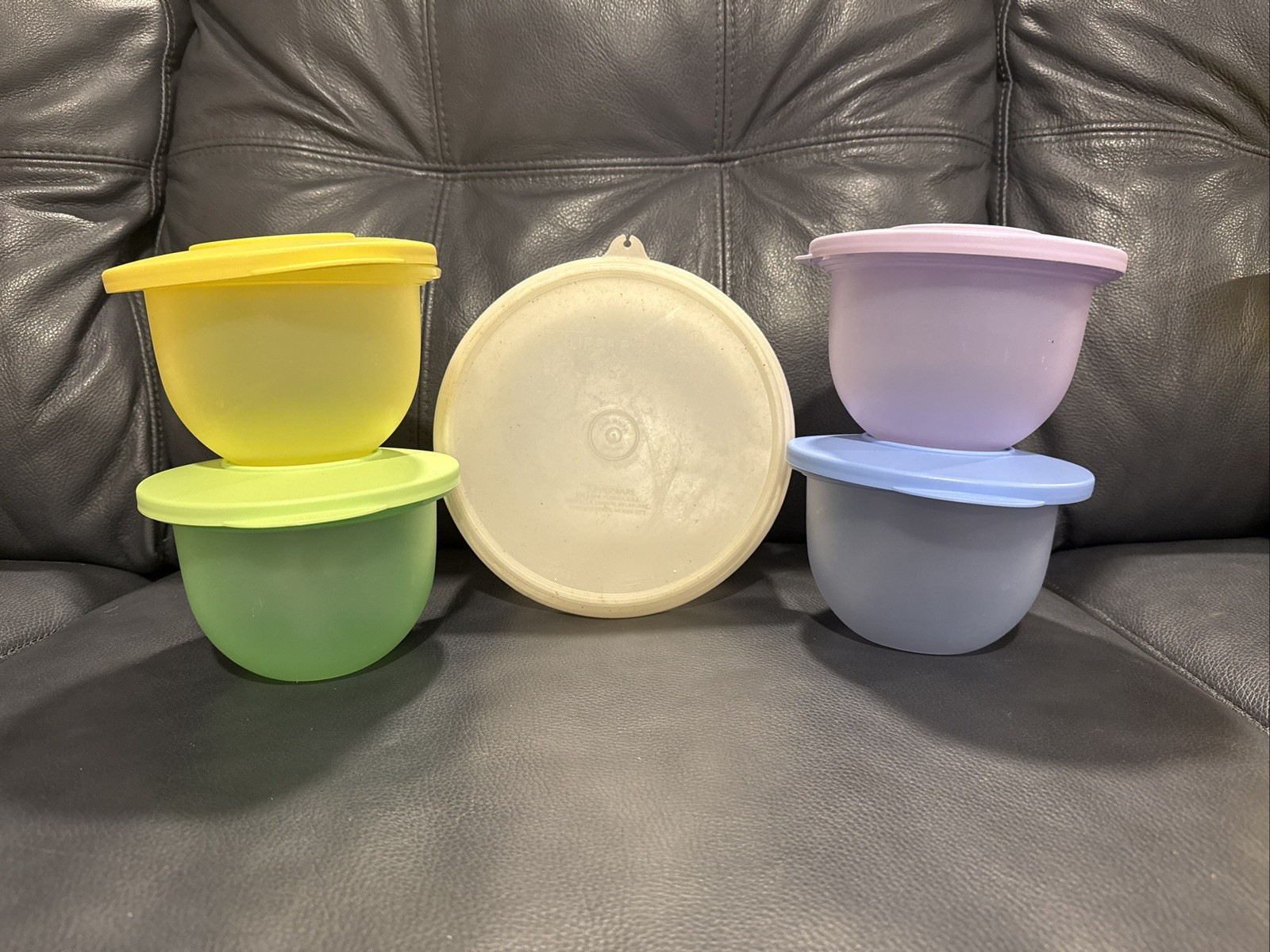 LOT of 5 Tupperware Bowls 228-5 and 3621B-with Lids Vintage!