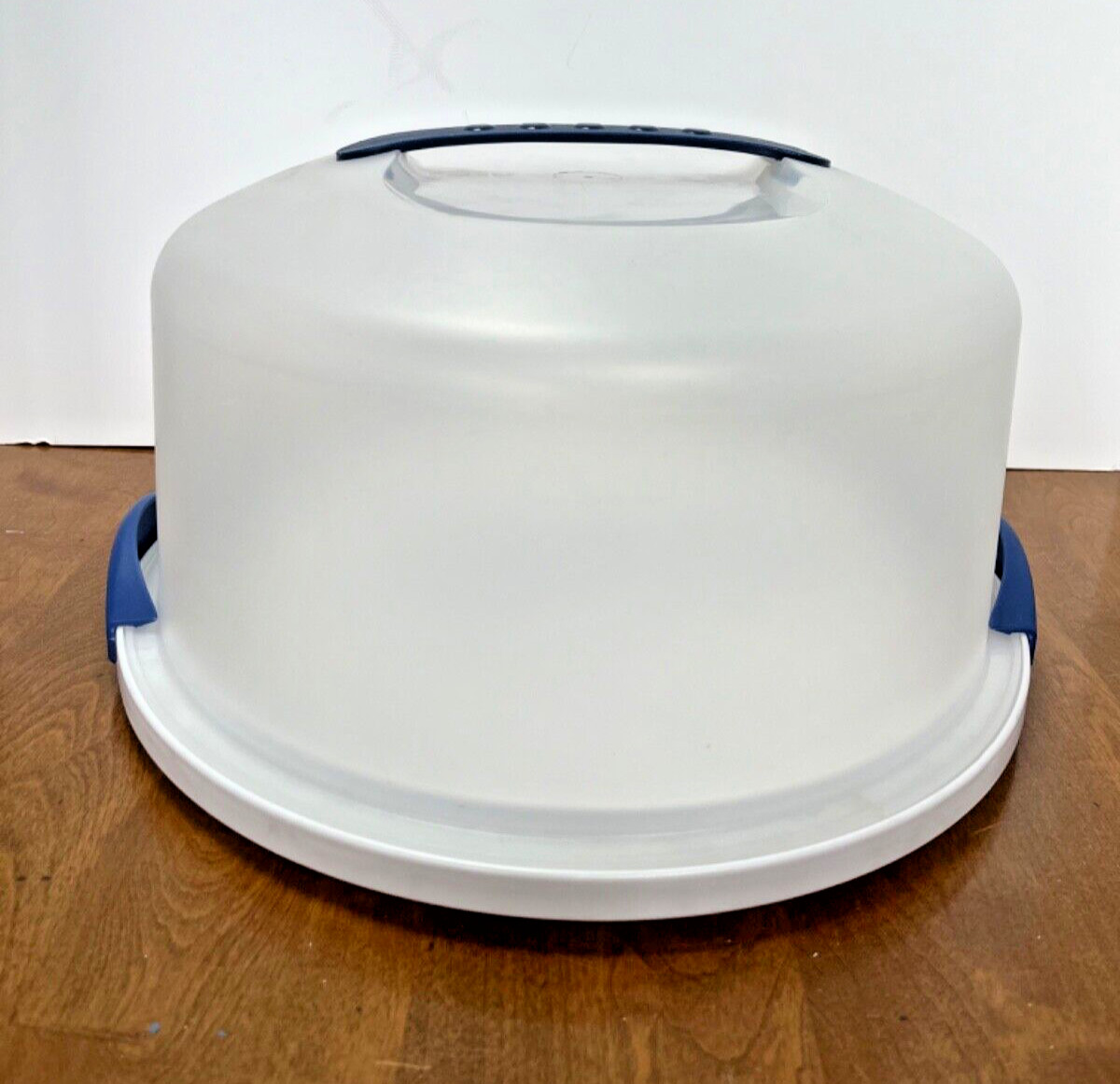 Sterilite Cake Server Holds 12” Round Cake Carrier With Lid Cover Handle Blue