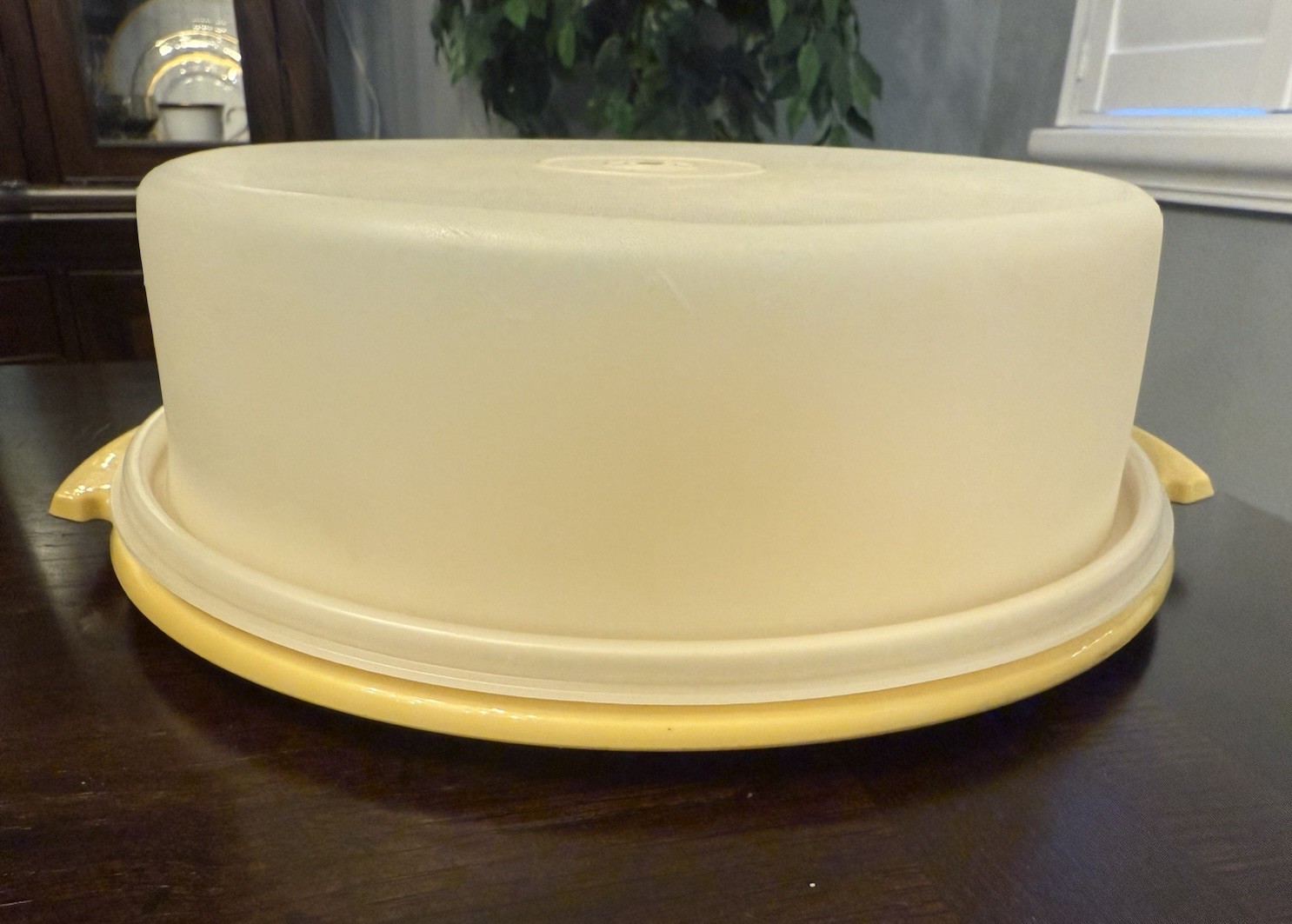Vintage 1970s Tupperware Harvest Gold Pie Cake Taker Carrier Keeper