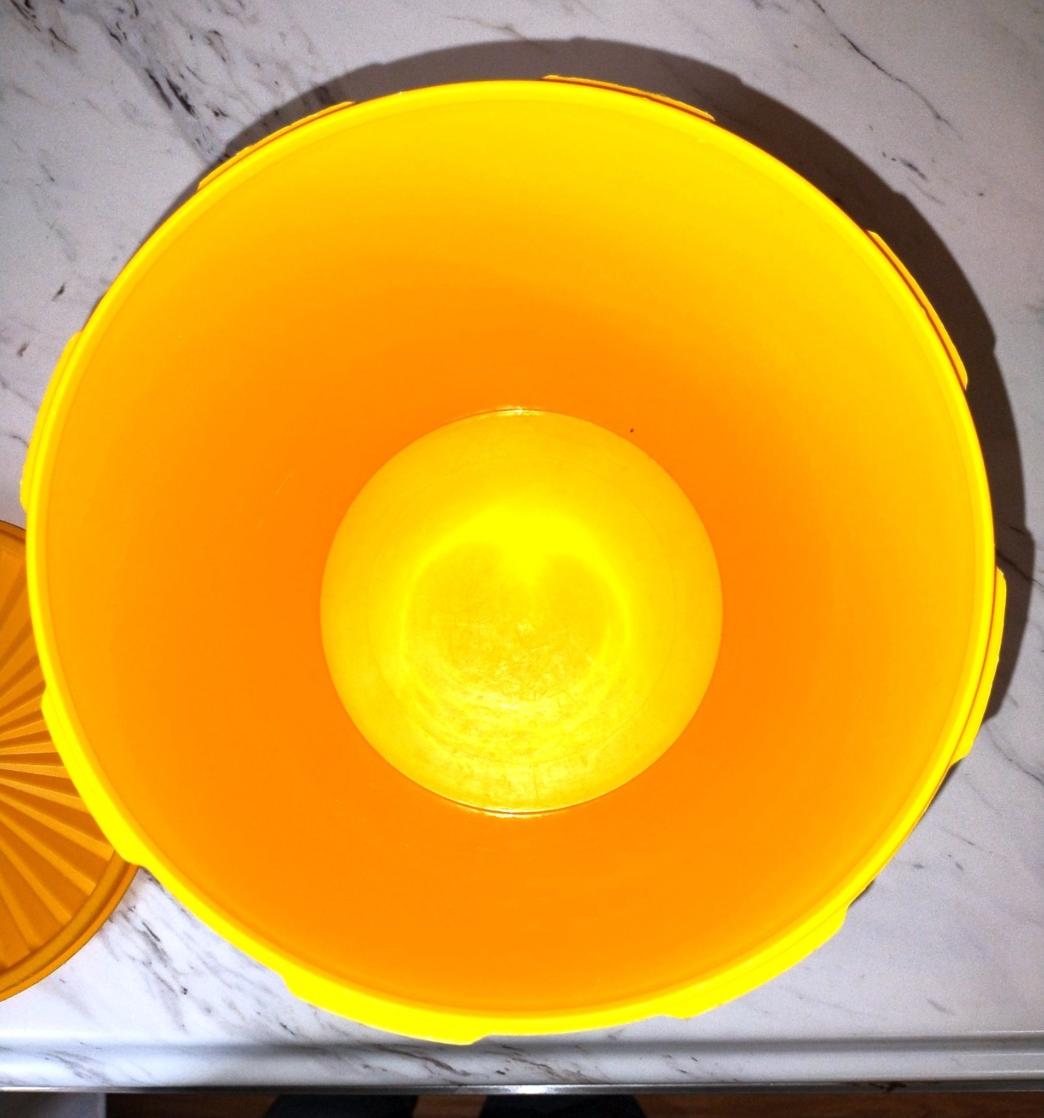 Tupperware 1339 large 6 qt. yellow orange maize Servalier canister