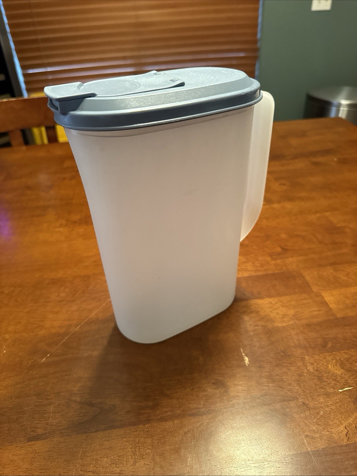 Vintage Tupperware 2009C-2 & 2010B-1 Slim Line 2qt Pitcher Blue Lid