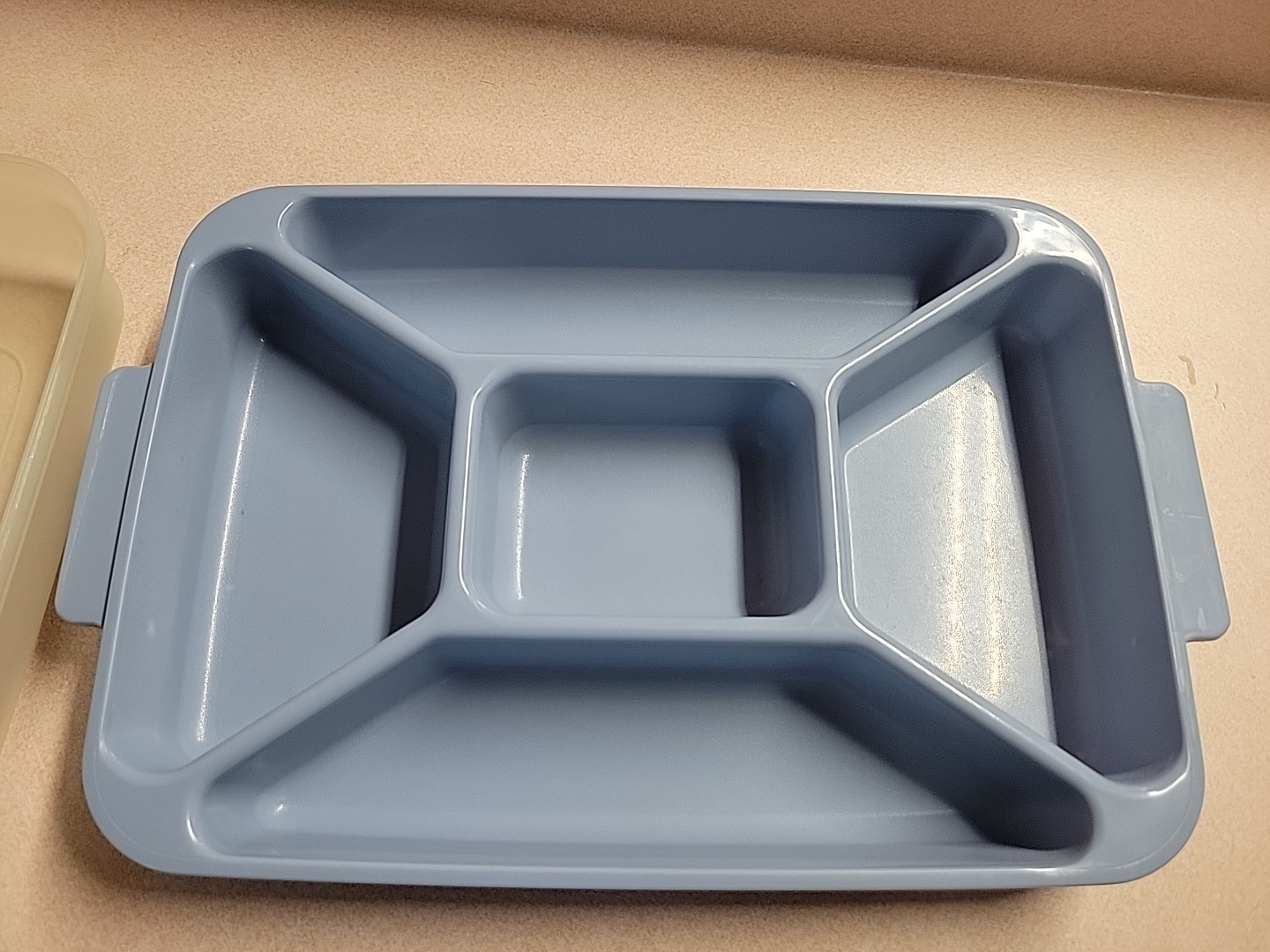 Vintage Rubbermaid 0833 Servin’ Saver Sectioned Fruit/Veggie Tray, Blue w/Lid