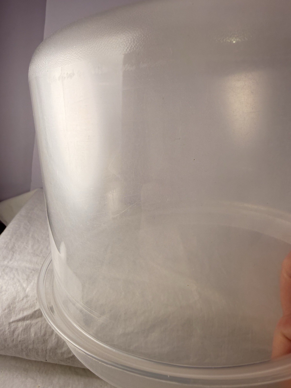 Rubbermaid Servin Saver #9 10 Cup Round Clear Container Almond With Lid