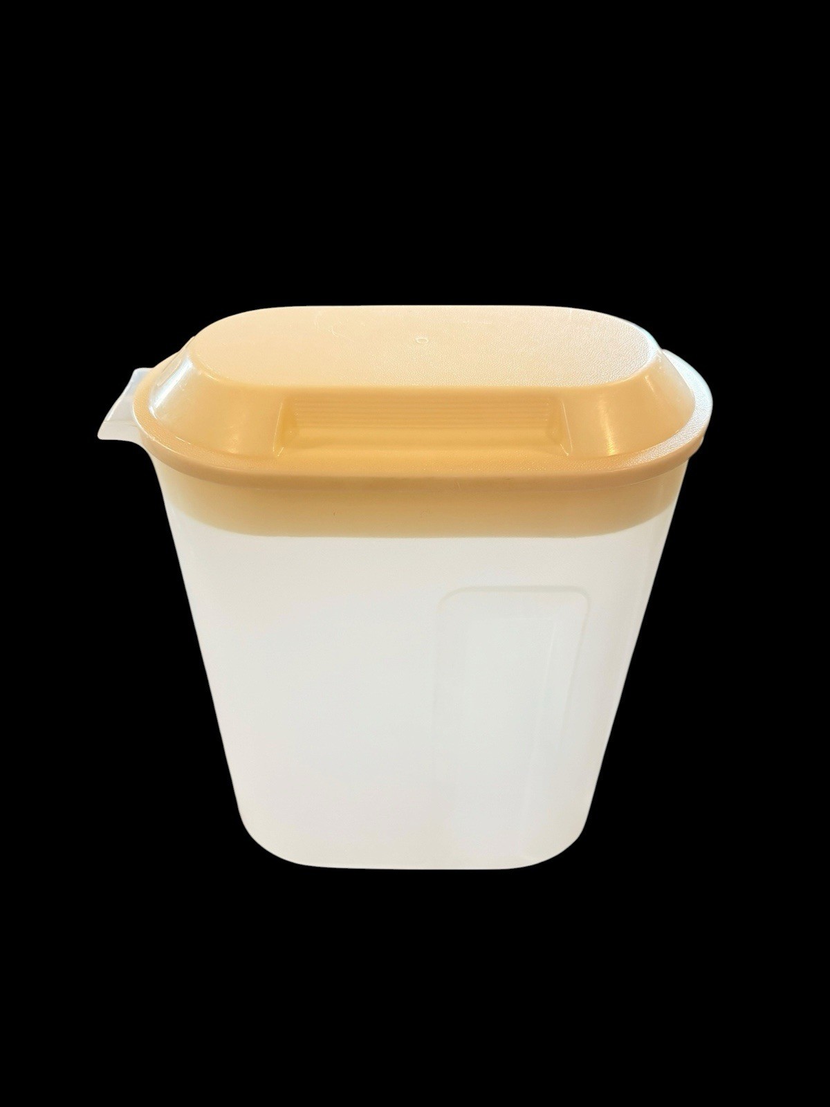 Rubbermaid Servin’ Saver 2-1/2 Quarts Slim Drink Refrigerator Pitcher