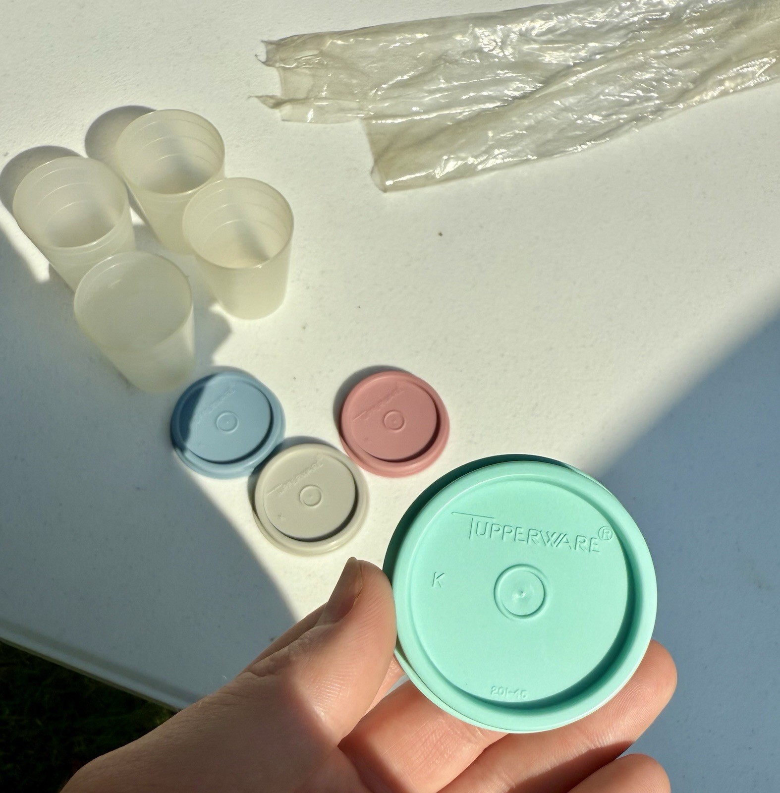 NOS Vintage Tupperware Midgets 2 oz Set of 4 Mini Cups Country Pastel Lids #101