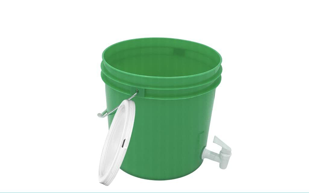 2 Galon Food Grade Bucket with Spigot Faucet Dispenser and Lid ( Pack of 2)