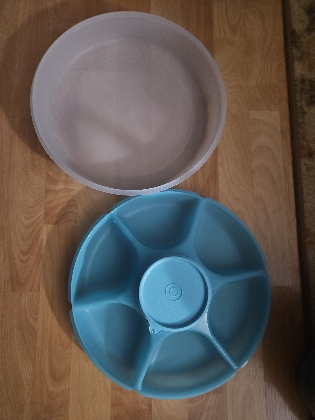 Tupperware Large Divided Serving Centre Sheer Blue & White With Dip Bowl