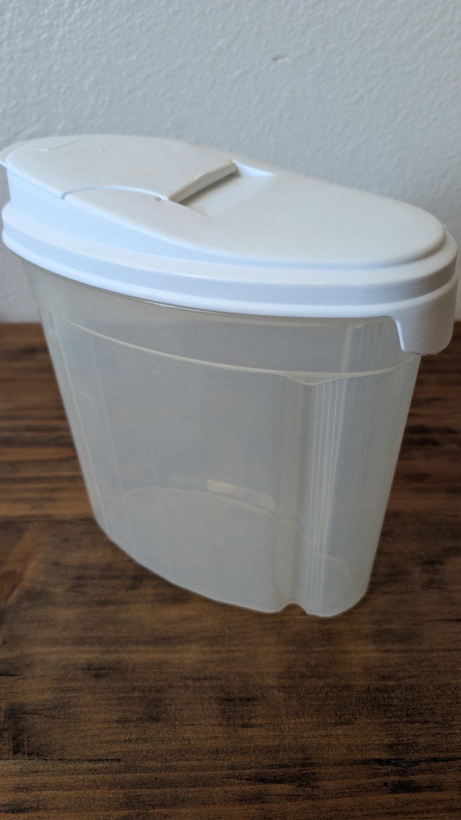 Vintage Rubbermaid Serving Saver For Cereal Pour Cap Lid 3.5 Qt #4 Grip Back