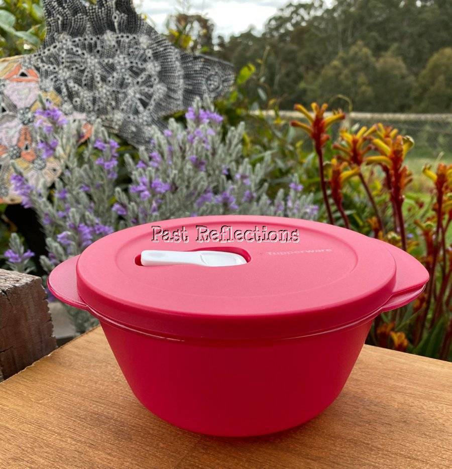 TUPPERWARE CRYSTALWAVE 800L MICROWAVE BOWL RED