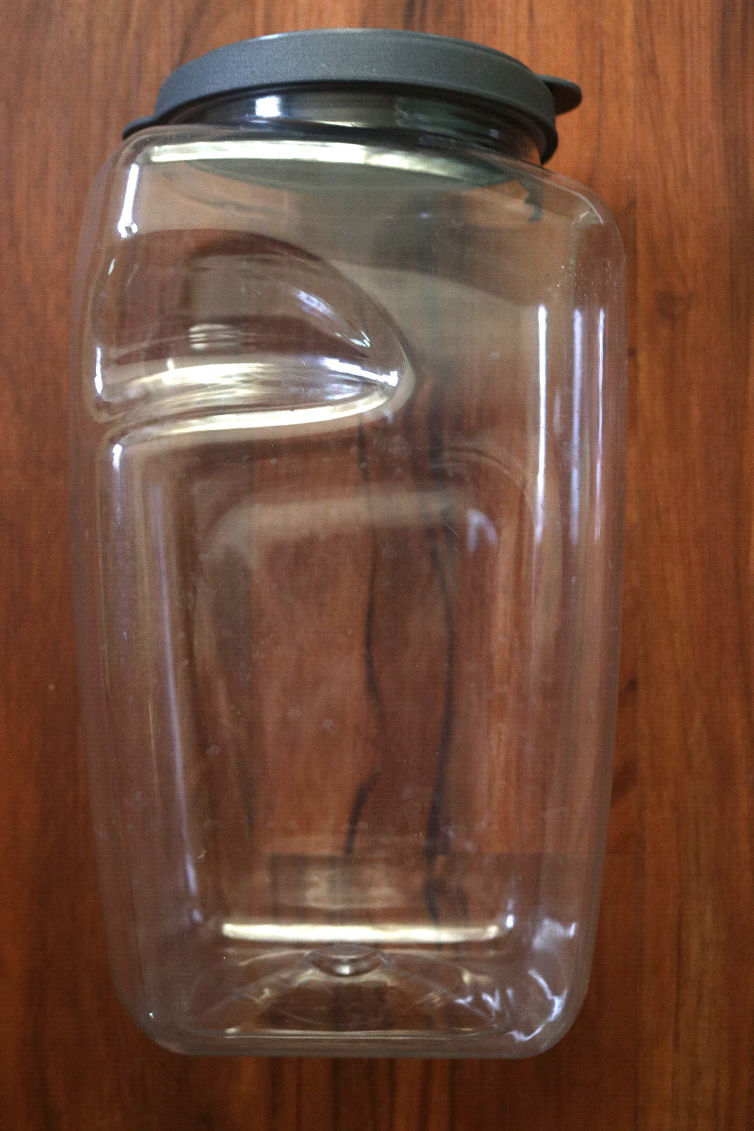 GUC Rubbermaid Square Grip Canister Plastic Storage Container Food Jar Large